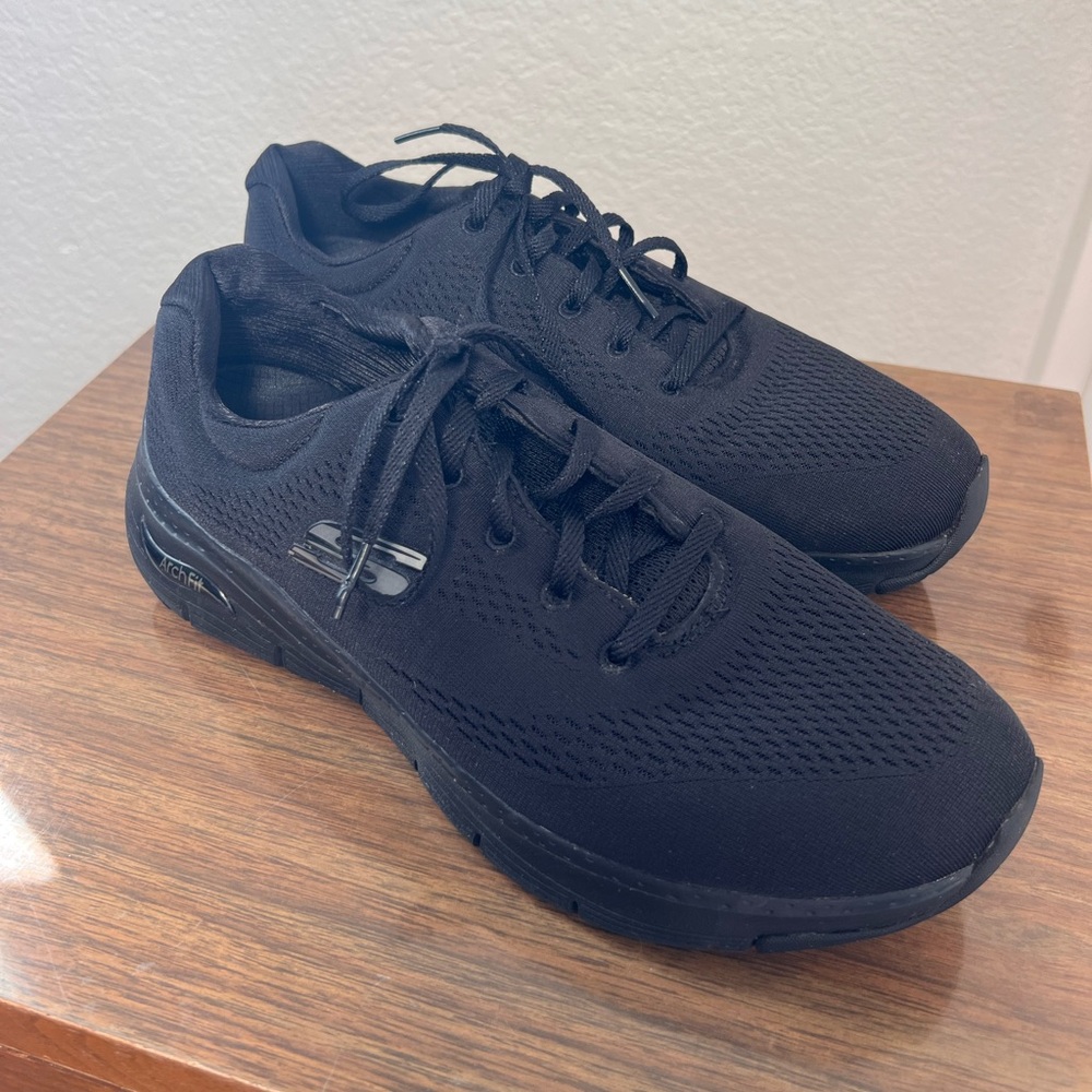 Skechers Sunny Outlook ArchFit Sneakers